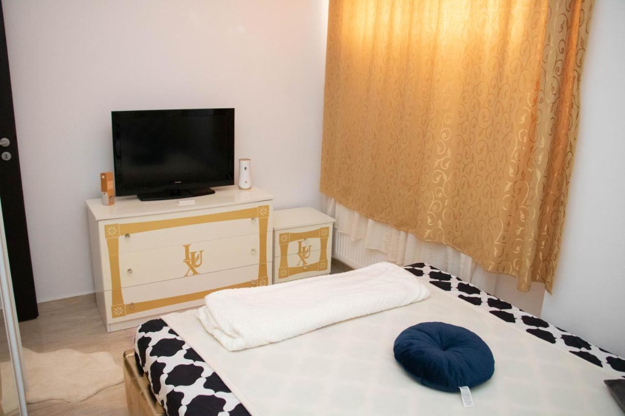 Apartament Capitala Militari Roşu Exteriér fotografie