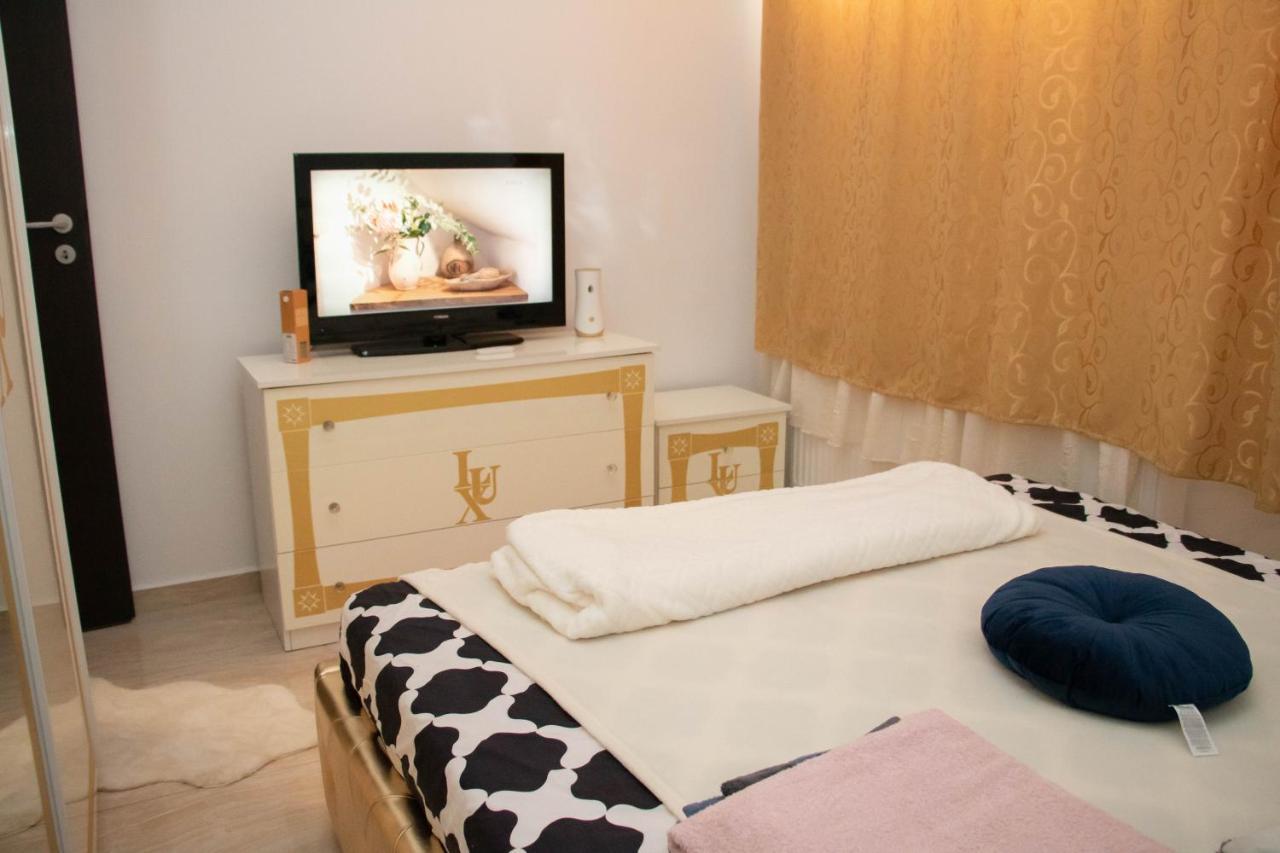 Apartament Capitala Militari Roşu Exteriér fotografie