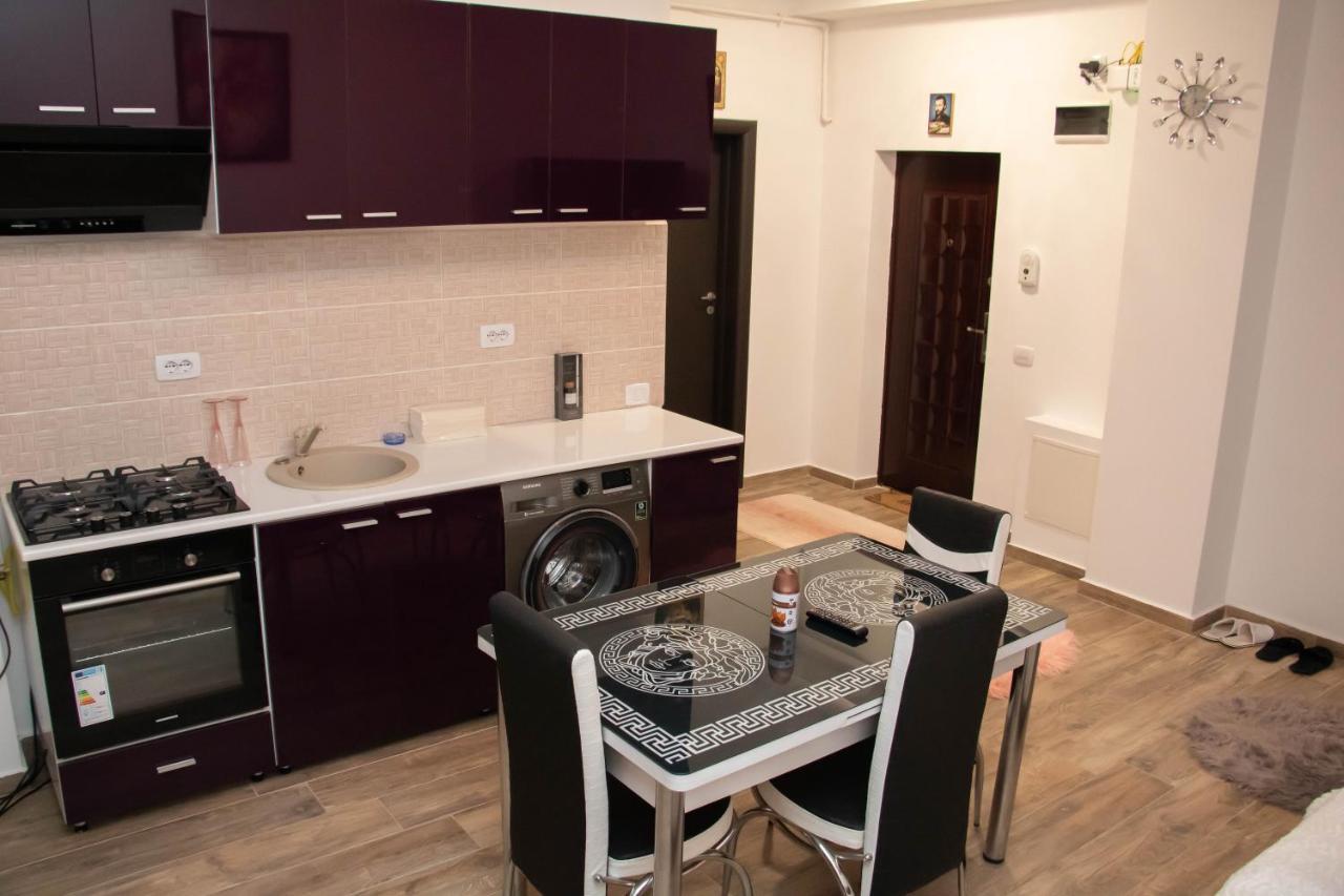 Apartament Capitala Militari Roşu Exteriér fotografie
