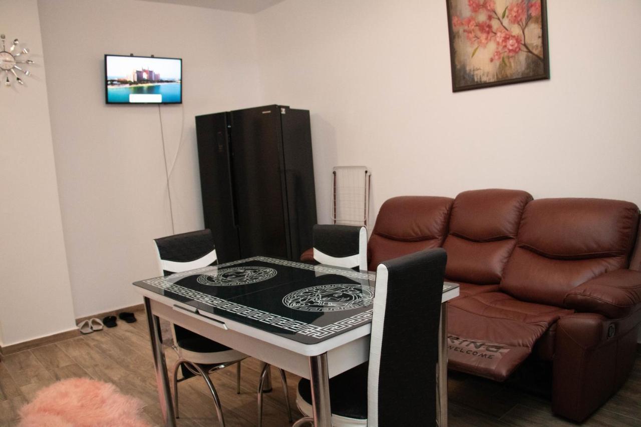 Apartament Capitala Militari Roşu Exteriér fotografie